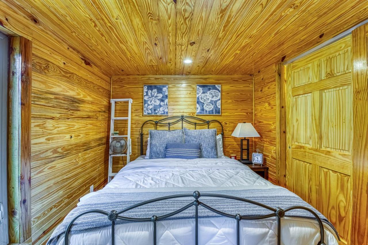 The Gemini-A Dreamy, Waterfront Tiny Cabin Rogersville Εξωτερικό φωτογραφία